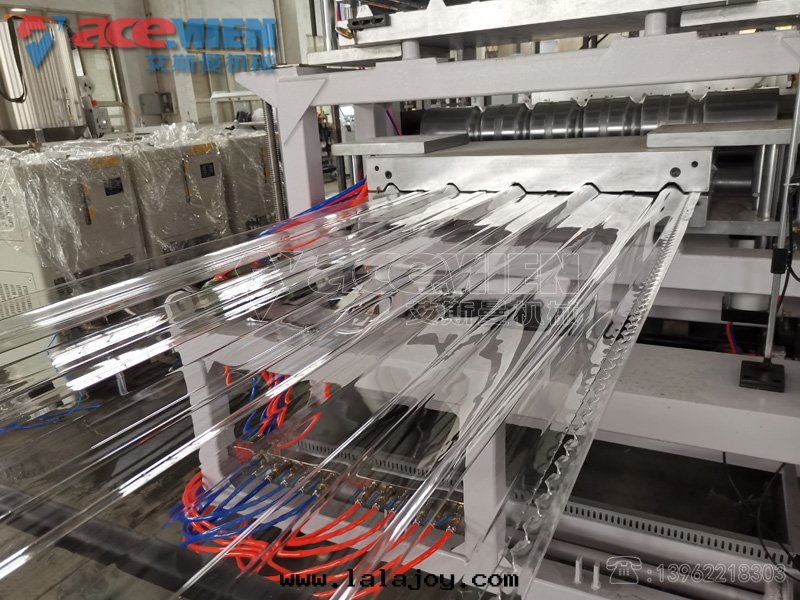 山(shān)東(dōng)地(dì)區(qū)970mmPC聚碳酸(suān)酯塑料透明(míng)瓦(wǎ)生(shēng)産線(xiàn) PET透明(míng)彩鋼(gāng)瓦(wǎ)設備