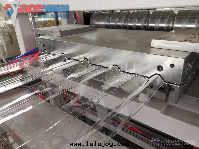 970mmPC/PET双(shuāng)模切(qiè)換透明(míng)瓦(wǎ)生(shēng)産線(xiàn)