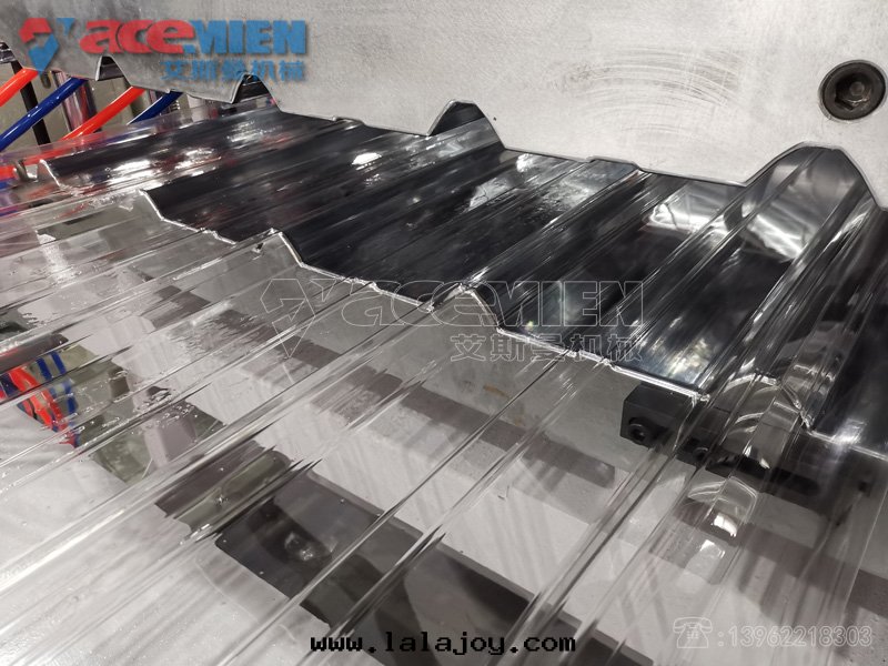 PC透明(míng)梯(tī)形瓦(wǎ)生(shēng)産線(xiàn) PET透明(míng)彩鋼(gāng)瓦(wǎ)設備