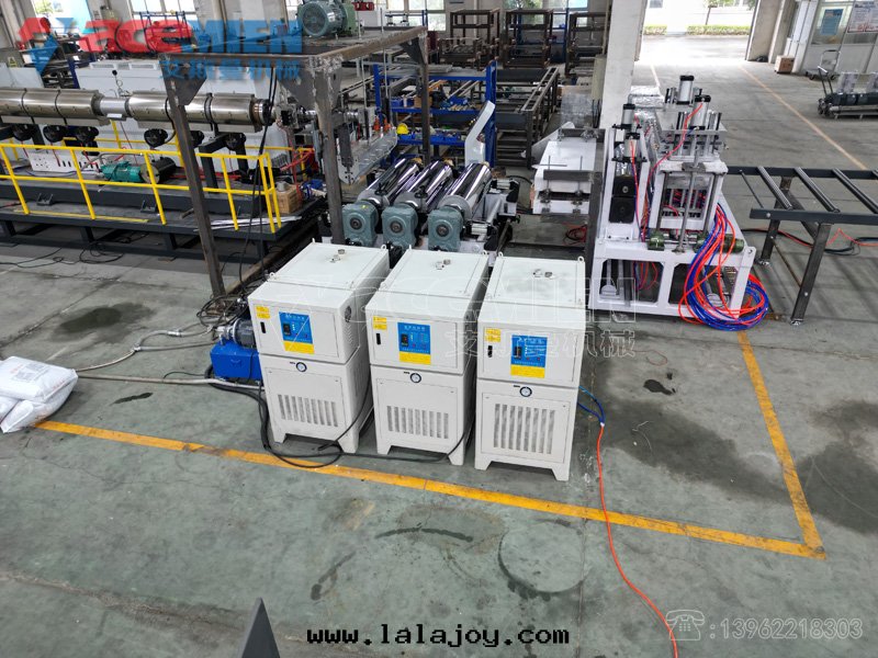 PC透明(míng)梯(tī)形瓦(wǎ)生(shēng)産線(xiàn) PET透明(míng)彩鋼(gāng)瓦(wǎ)設備