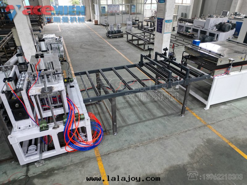 PC透明(míng)梯(tī)形瓦(wǎ)生(shēng)産線(xiàn) PET透明(míng)彩鋼(gāng)瓦(wǎ)設備
