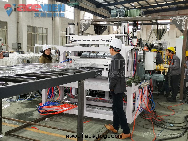 PC透明(míng)瓦(wǎ)設備廠(chǎng)家(jiā)-江苏艾斯曼機(jī)械有(yǒu)限公司