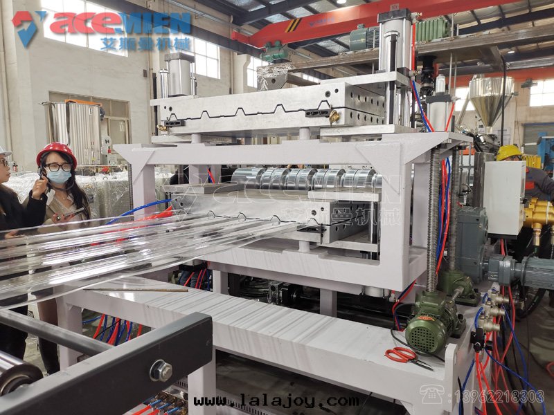 PC透明(míng)瓦(wǎ)設備廠(chǎng)家(jiā)-江苏艾斯曼機(jī)械有(yǒu)限公司