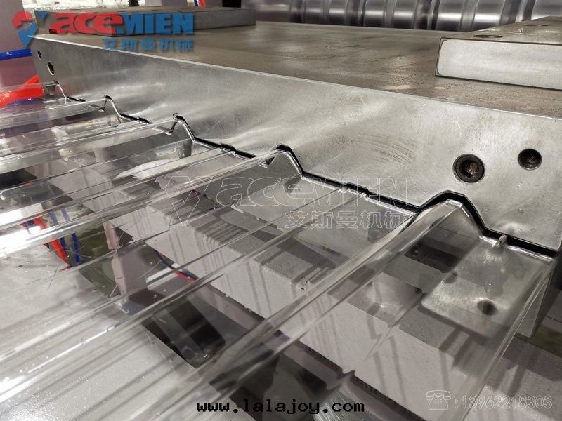 PC透明(míng)瓦(wǎ)設備廠(chǎng)家(jiā)-江苏艾斯曼機(jī)械有(yǒu)限公司