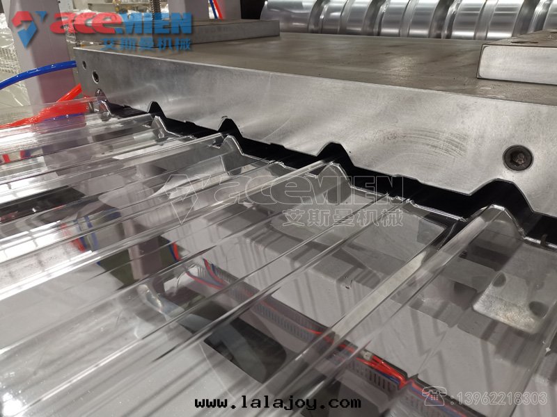 PC透明(míng)瓦(wǎ)設備廠(chǎng)家(jiā)-江苏艾斯曼機(jī)械有(yǒu)限公司