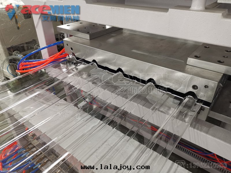840mm PC透明(míng)波(bō)浪瓦(wǎ)生(shēng)産線(xiàn)  PET彩鋼(gāng)瓦(wǎ)設備