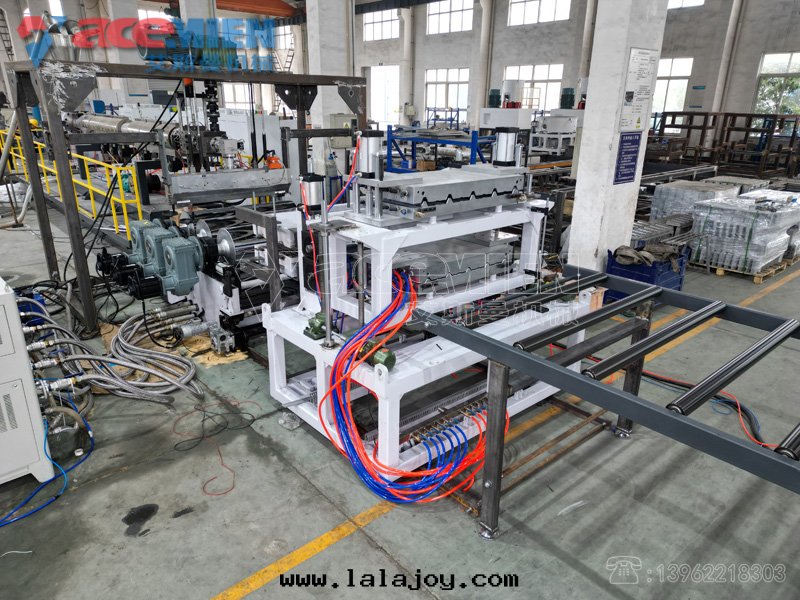 840mm PC透明(míng)波(bō)浪瓦(wǎ)生(shēng)産線(xiàn)  PET彩鋼(gāng)瓦(wǎ)設備